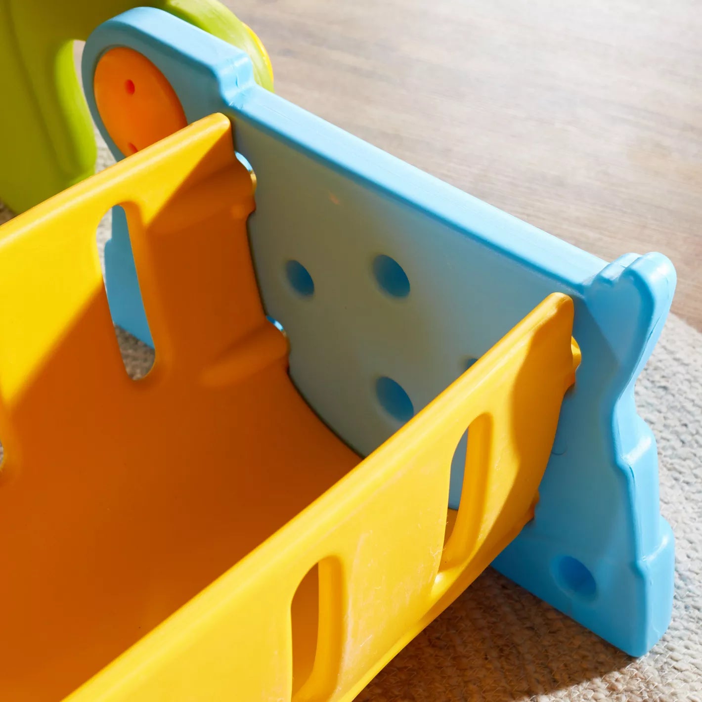 Sit ‘n Munch Storage Bench