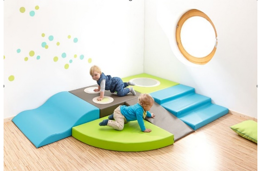 Corner Play Climber